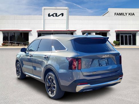 Certified 2025 Kia Sorento S w/ Panoramic Sunroof Package FWD image 4