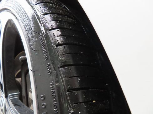 Used 2016 Volkswagen Golf R 4-Door image 6