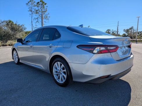 Used 2022 Toyota Camry LE image 7