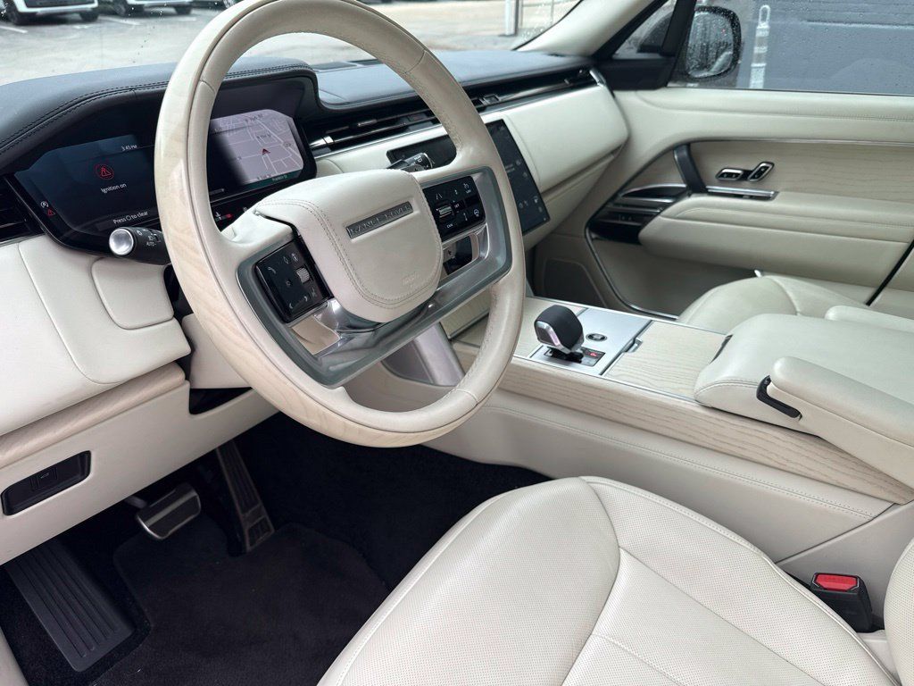 Used 2024 Land Rover Range Rover Long Wheelbase SE AWD/4WD image 9