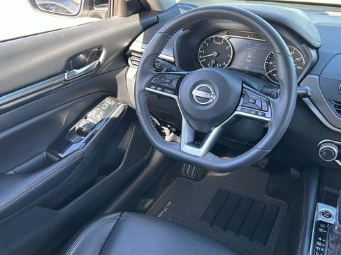Used 2024 Nissan Altima 2.5 SR FWD image 15