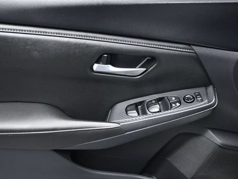 Used 2025 Nissan Sentra SV FWD image 8