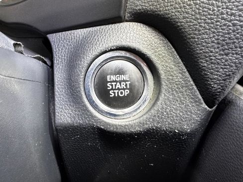 Used 2020 Toyota RAV4 XLE AWD/4WD image 27