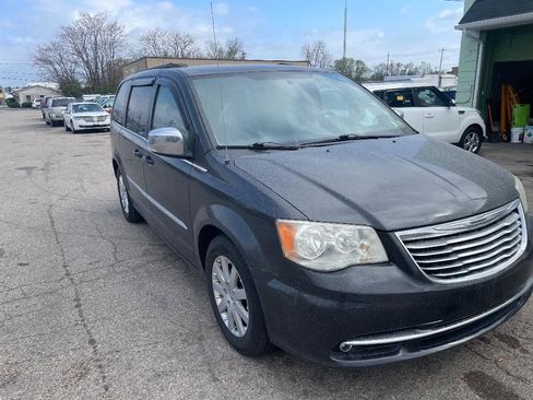 Used 2011 Chrysler Town & Country Touring-L w/ Entertainment Group #2 image 3