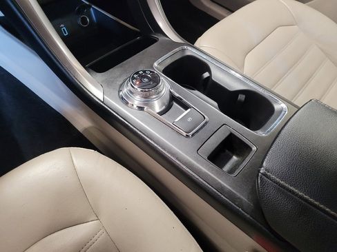 Used 2017 Ford Fusion SE w/ Fusion SE Technology Package image 26