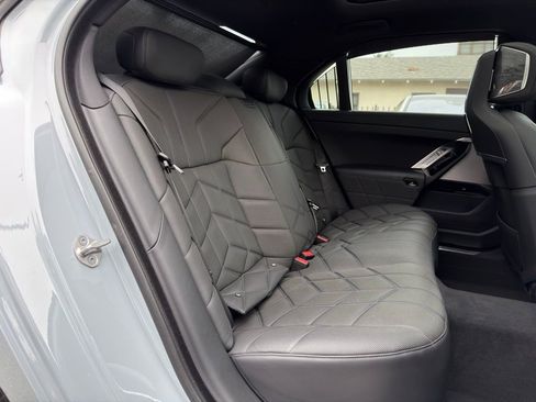 Used 2023 BMW 760i xDrive w/ Executive Package image 37