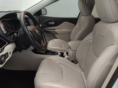 Used 2019 Jeep Cherokee Limited FWD image 17