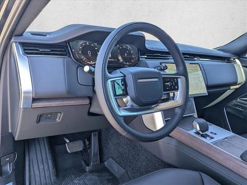 New 2025 Land Rover Range Rover SE image 3