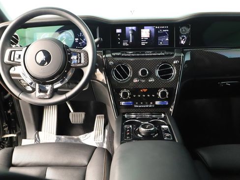 Used 2025 Rolls-Royce Cullinan Black Badge AWD/4WD image 18