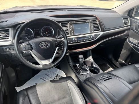 Used 2017 Toyota Highlander Limited AWD/4WD image 28