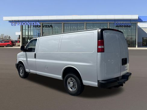 Used 2019 Chevrolet Express 3500 w/ Driver Convenience Package RWD image 3