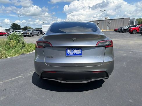 Used 2024 Tesla Model Y Long Range AWD/4WD image 5