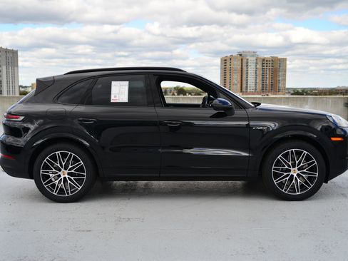Certified 2026 Porsche Cayenne E-Hybrid image 8