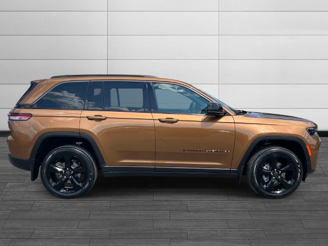 New 2027 Jeep Grand Cherokee Limited AWD/4WD image 3