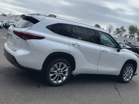 New 2026 Toyota Highlander Limited image 8
