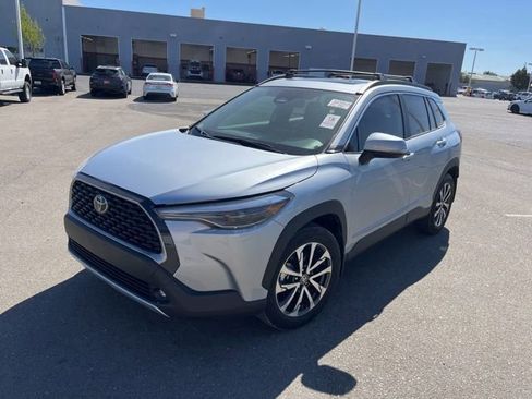 Used 2024 Toyota Corolla Cross XLE w/ Convenience Package image 3