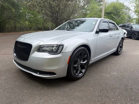 Used 2021 Chrysler 300 Touring w/ Sport Appearance Package RWD image 3
