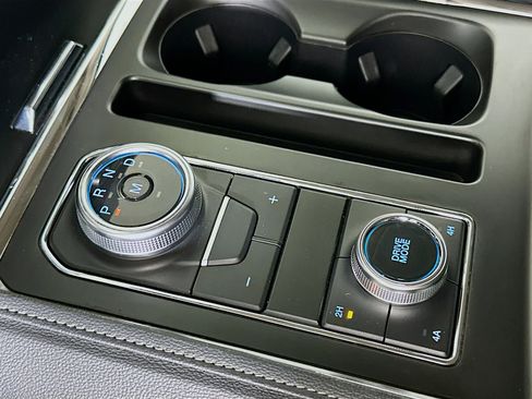 Used 2024 Ford Expedition Max XLT image 25