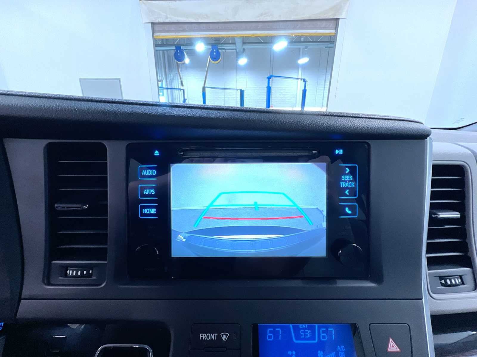 Used 2015 Toyota Sienna XLE FWD image 28