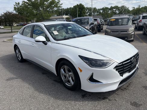 Used 2023 Hyundai Sonata SE FWD image 3