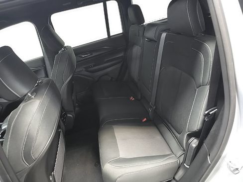 Used 2025 Jeep Grand Cherokee Laredo w/ Luxury Tech Group I AWD/4WD image 31