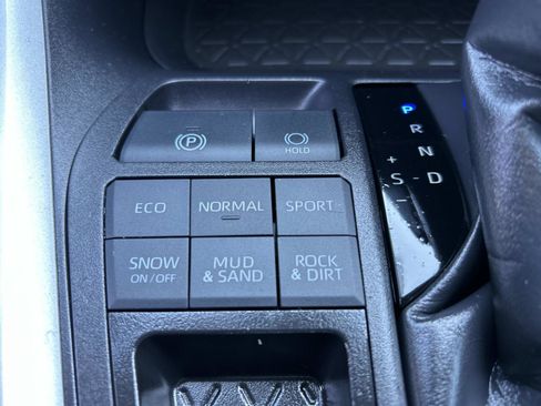 Used 2025 Toyota RAV4 XLE Premium image 30