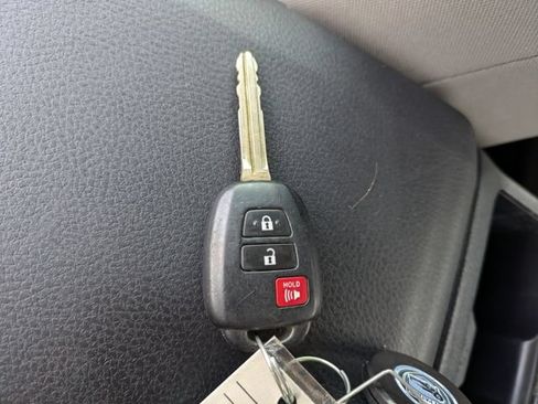 Used 2018 Toyota Tacoma SR5 RWD image 27