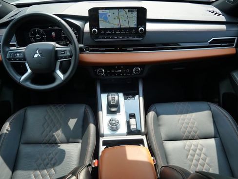 Used 2025 Mitsubishi Outlander SEL AWD/4WD image 13