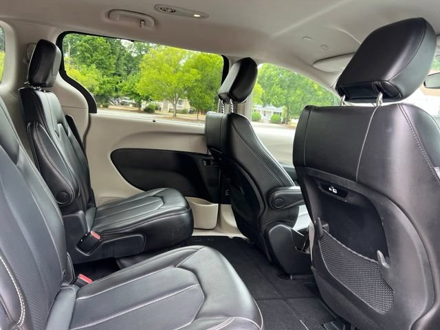 Used 2023 Chrysler Pacifica Touring-L FWD image 17