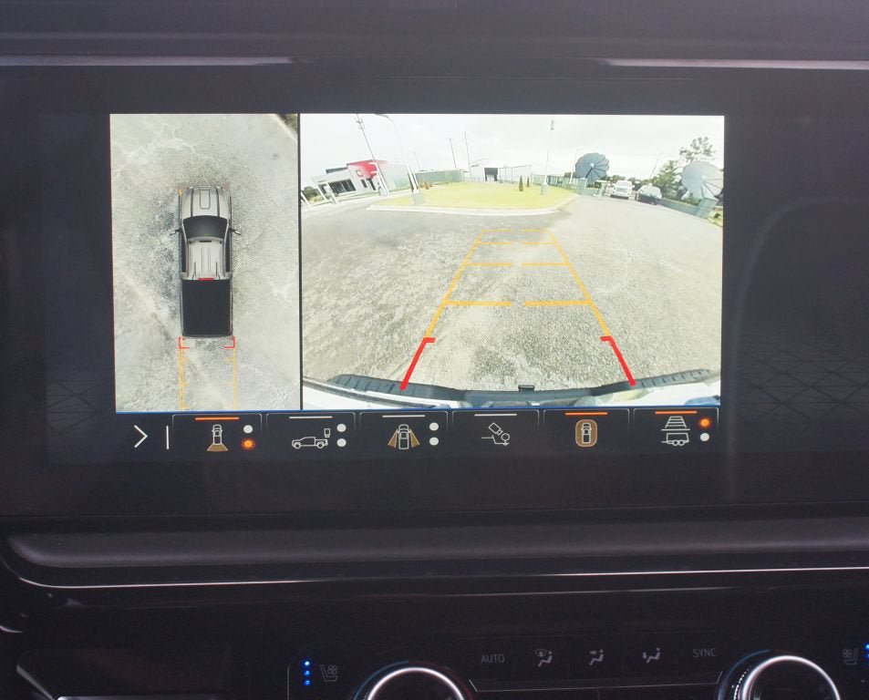 Used 2025 GMC Sierra 2500 AT4X AWD/4WD image 8