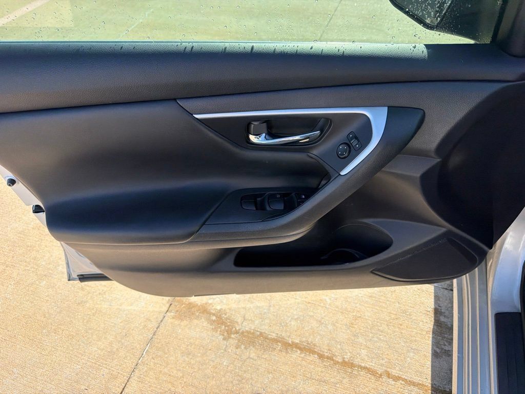 Used 2016 Nissan Altima 2.5 S w/ Power Driver Seat Package FWD image 12