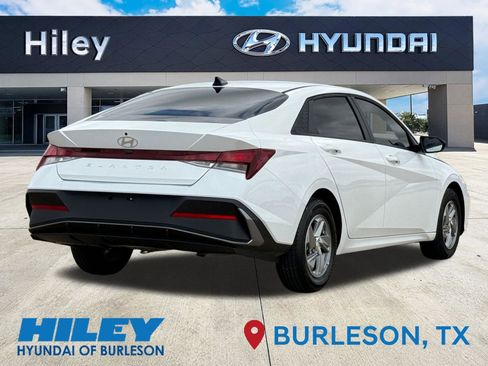 Certified 2025 Hyundai Elantra SE FWD image 4