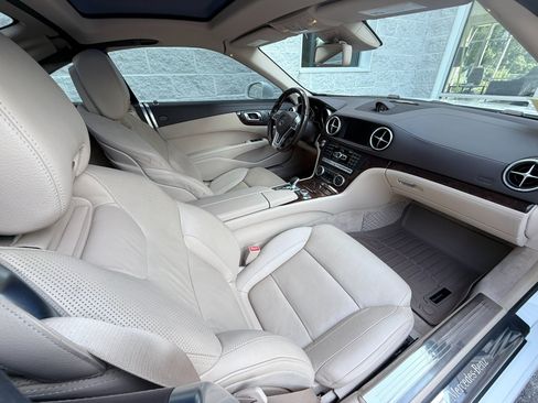 Used 2015 Mercedes-Benz SL 550 image 50