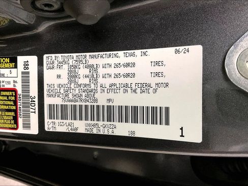 Used 2024 Toyota Sequoia Platinum AWD/4WD image 41