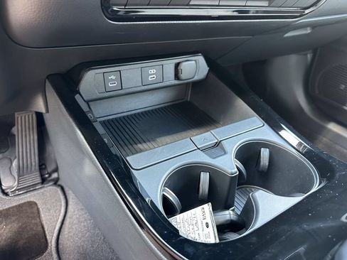 Used 2024 Toyota Prius Limited FWD image 28
