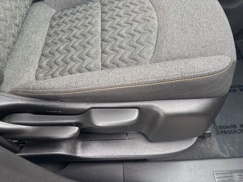 Used 2023 Chevrolet Equinox LT image 40