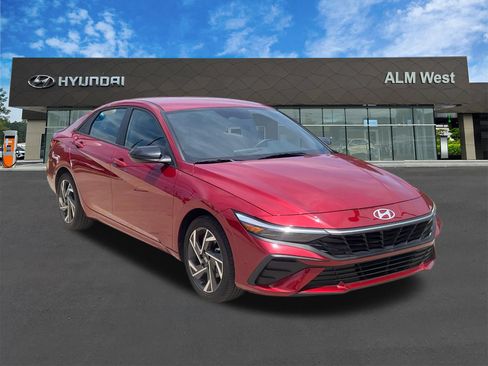 Used 2025 Hyundai Elantra Sport FWD image 3