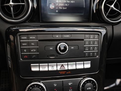 Used 2017 Mercedes-Benz SLC 300 image 24