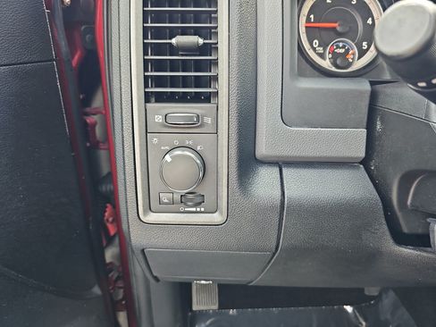 Used 2014 RAM 3500 Tradesman w/ Chrome Appearance Group RWD image 31