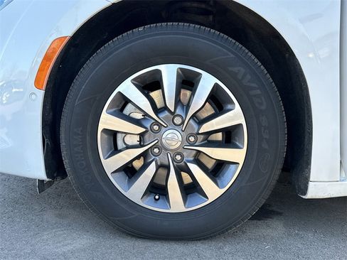 Certified 2020 Chrysler Pacifica Limited w/ Advanced Safetytec Group image 16