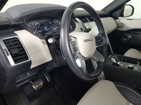 Used 2023 Land Rover Discovery Metropolitan Edition AWD/4WD image 24