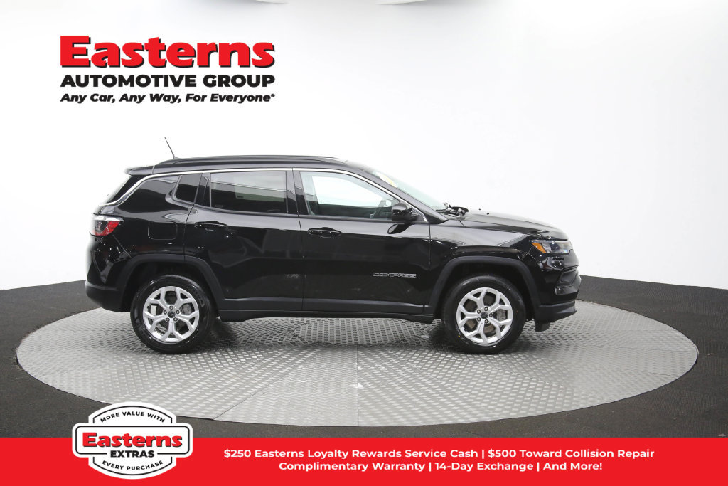 Used 2025 Jeep Compass Latitude w/ Sun & Sound Group AWD/4WD image 49