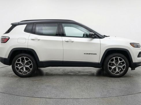 Used 2025 Jeep Compass Limited image 11