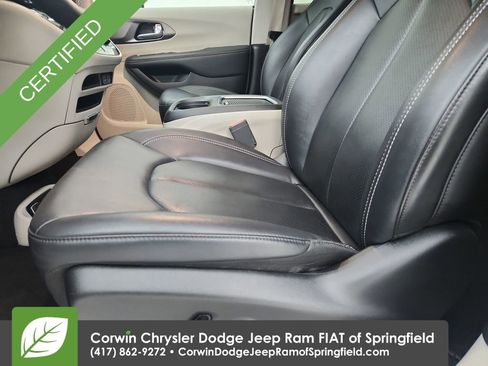 Certified 2024 Chrysler Pacifica Touring-L image 20