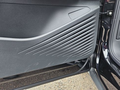 New 2025 Volkswagen ID.4 Pro image 11