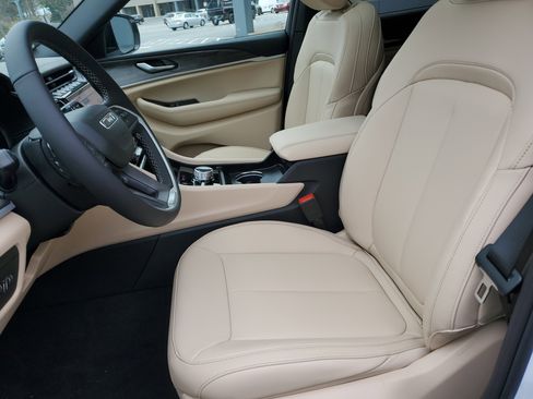 New 2025 Jeep Grand Cherokee Limited w/ Trailer Tow Package image 25