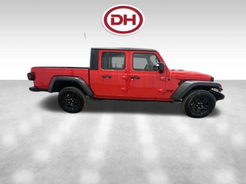Used 2023 Jeep Gladiator Sport image 2
