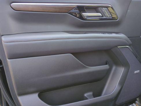 Used 2026 Chevrolet Tahoe High Country image 14