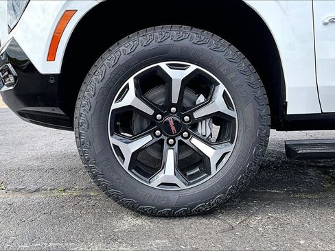 New 2026 GMC Yukon AT4 w/ AT4 Premium Plus Package AWD/4WD image 12
