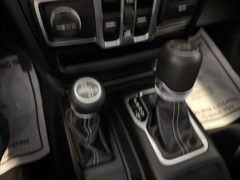 Used 2021 Jeep Wrangler Unlimited Sahara w/ Uconnect 4C Nav & Sound Group AWD/4WD image 27